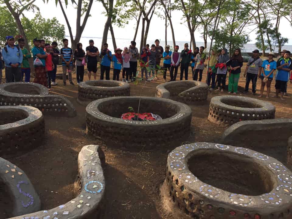 在东爪哇的Probolinggo建造的第一个GEA官方地球和生态砖